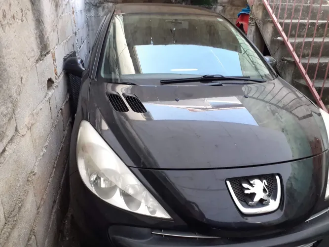 Peugeot 207 Sedan Passion XR 1.4 Flex 8V 4P 2011
