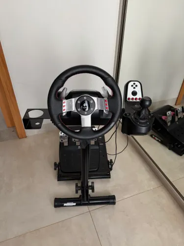 Kit Logitech G27 com volante, pedal, câmbio, suporte e capas 