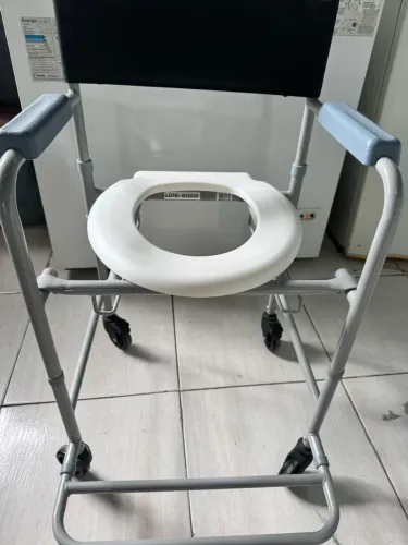 Cadeira higiênica