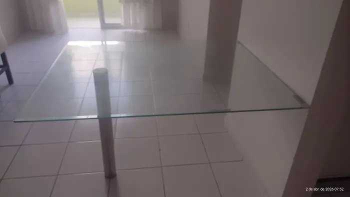 Mesa de vidro de canto