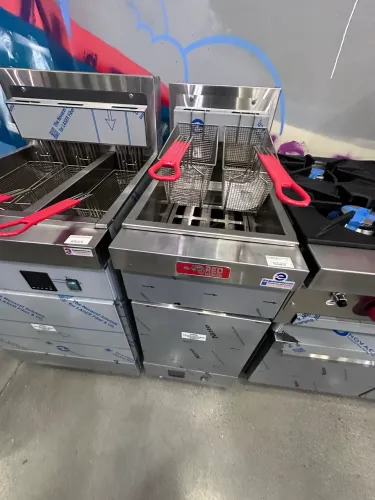 Fritadeira gás com controlador digital 25L 2 cestos 90.000btus Red chamaleon