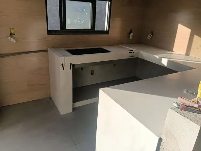 Fabricação de bancada, nicho, vasos,instalação de porcelanato cerâmica. 
