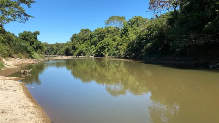 Chacara de 20mil mt com rio vermelho no fundo em Goiás velho!