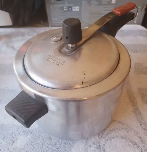 Panela de pressão 4,5 L alumínio Globo pouco usada em ótimas condições