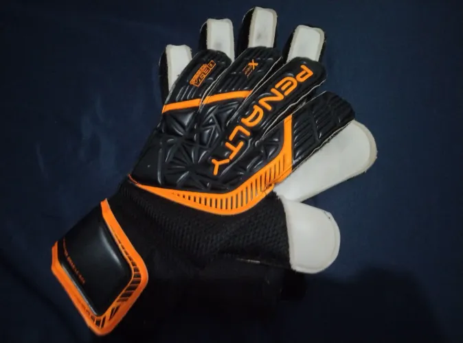 Luva de goleiro da penalty