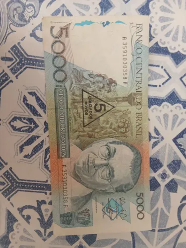 Nota cédula antiga 5000 cruzados carimbado 5 cruzados novos Cândido Portinari