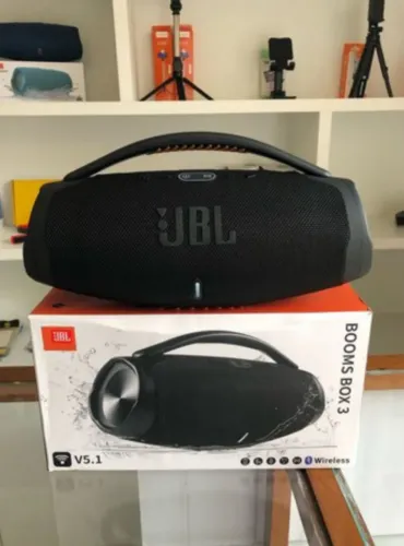 Caixa de som JBL BOOMBOX 3 , grande 33 cm , só 250 reais pra acabar 