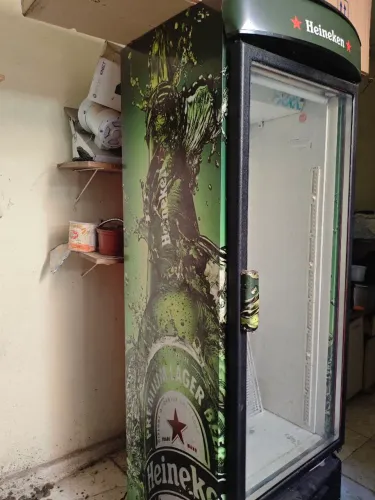Freezer vertical grande Metal frio com defeito sopra mas não gela
