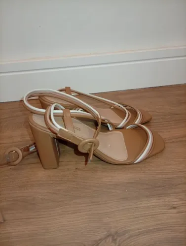 Sandálias Diversas - Tamanho 35 - R$39,00 Cada modelo