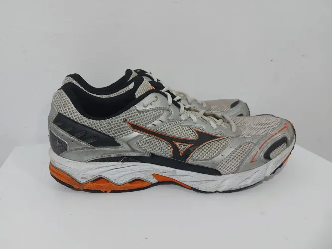 Tênis Mizuno 44