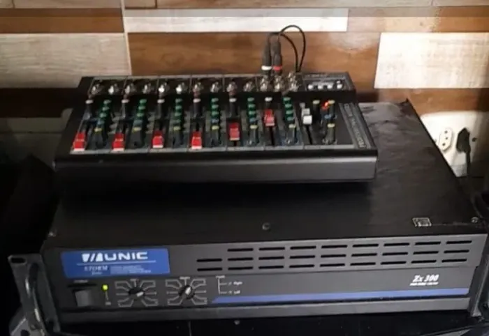 Amplificador + mesa de som