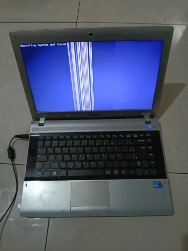 Notebook Samsung RV411(Para Peças ou Concerto)Sem HD/Tela com linhas.