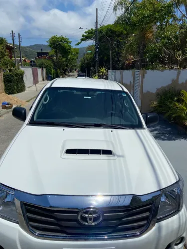 Toyota Hilux CD SR D4-d 4X4 3.0 TDI Dies Aut. 2014