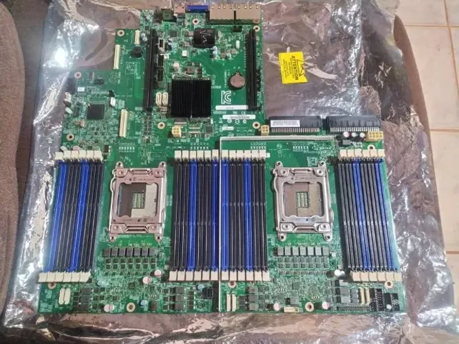 Placa mãe Intel Servidor S2600GZ (suporta dois processadores Xeon)