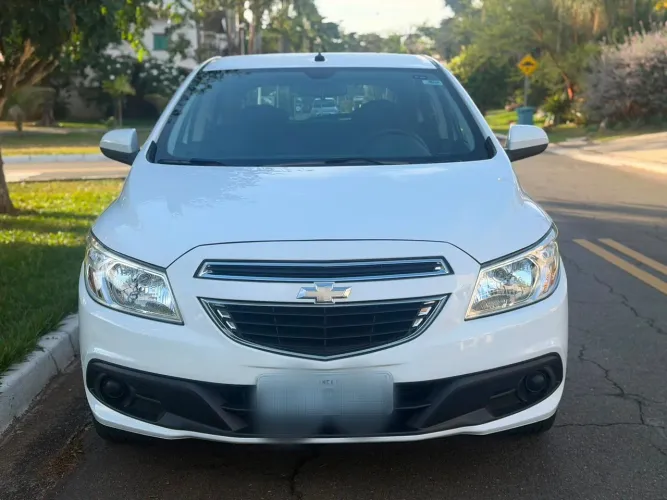Chevrolet Onix Hatch LT 1.0 8V Flex Power Mec. 4P 2013