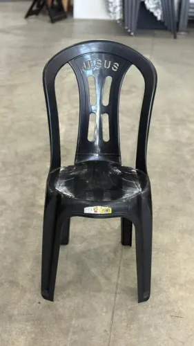 Cadeira de plástico bistrô com nome Jesus 154kg