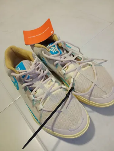 Vendo Tênis Nike Novo