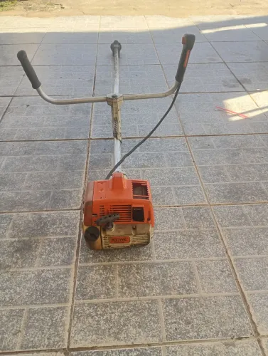 Roçadeira Stihl FS 220