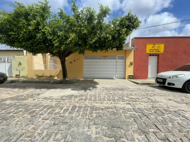 Parnamirim, casa Vida Nova com 180 metros quadrados com 3 quartos
