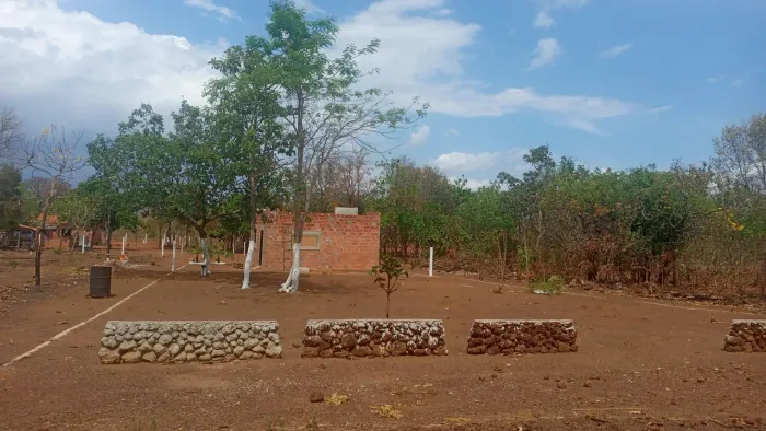 Lote em luzimangues.
