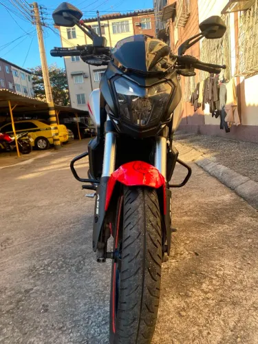 Dominar 250 vermelha