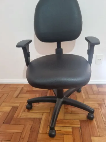 Cadeira de Escritório Confortável com Braços - Praticamente Nova
