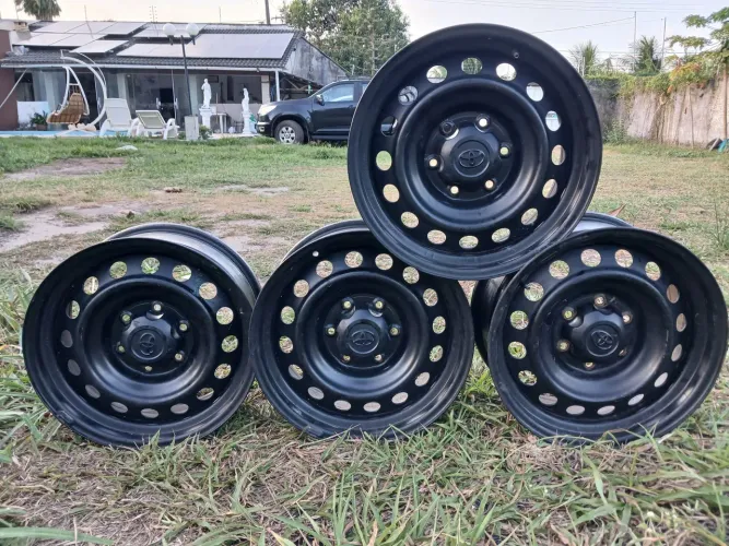Roda calha aro 17 hilux 