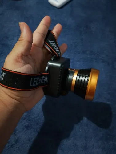 Lanterna LED de cabeça resistente a agua