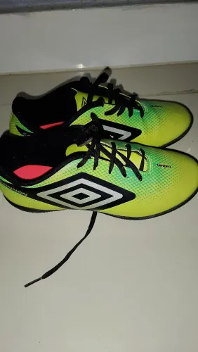 Chuteira umbro