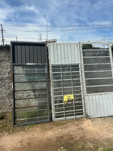 Três portas de vidro para casa ou comercio