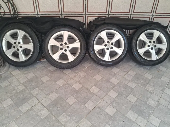 Vendo Rodas com Pneus mais que meia vida