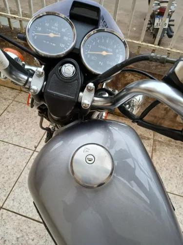Suzuki intruder ( ES ) 125 2006