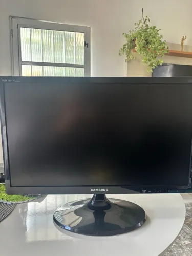 Monitor/TV Samsung T22C310LB 21,5? Full HD - função dupla (PC + TV digital), entrada HDMI