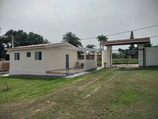 Chácara de 1000 m2 com casa de 2 dormitórios no condomínio Terras Romanas em Salto SP