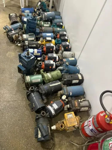 BOMBAS DE 1/2 CV E REDUTORES LAVA LOUÇAS INDUSTRIAIS E OUTROS