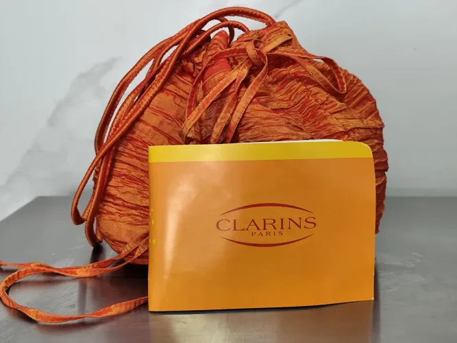 Necessaire Saco Clarins Laranja Plissada - Original com Manual