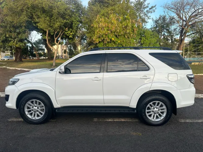 Toyota Hilux SW4 SRV D4-d 4X4 3.0 TDI Dies. AUT 2014
