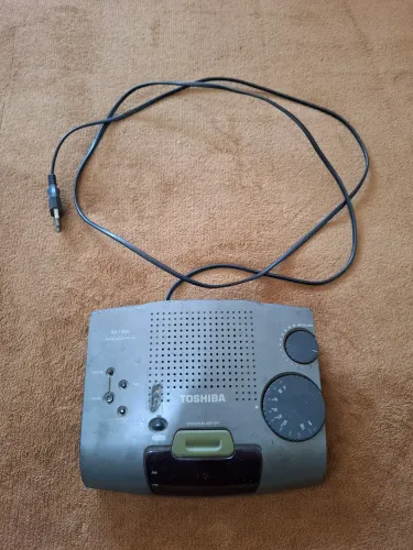 Rádio relógio Toshiba AM/FM