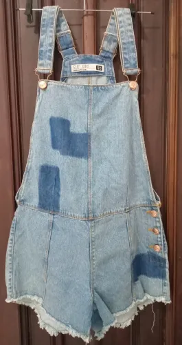 Macaquinho shorts feminino em jeans tam 40 Caedu