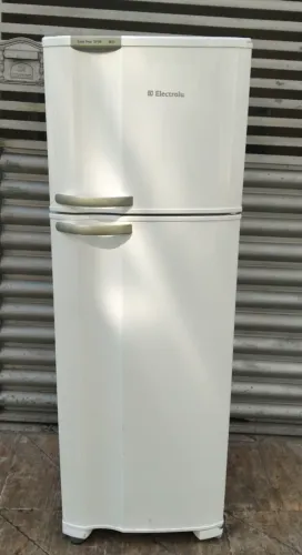 Geladeira Frost Free Electrolux 370 litros 127 v frete grátis região
