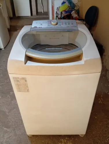 VENDE-SE MÁQUINA DE LAVAR ROUPAS ? DE 11 KILOS BRASTEMP