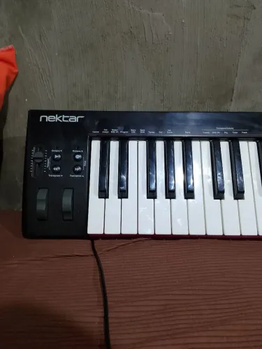 Teclado controlador Nektar se 49