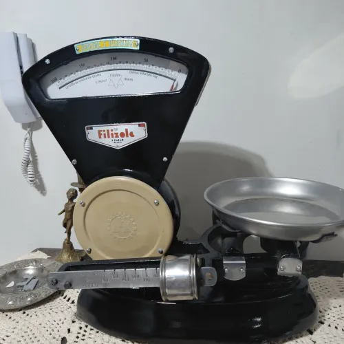 Vendo balança filizola antiga capacidade 2kg modelo usado nos correios, funcionando.