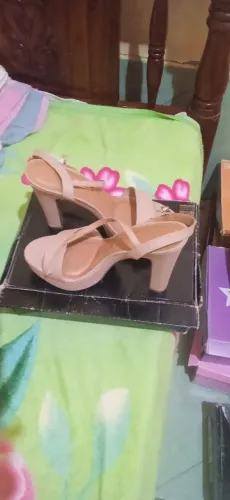 vendendo sapatos lindos valor assecivel por pares