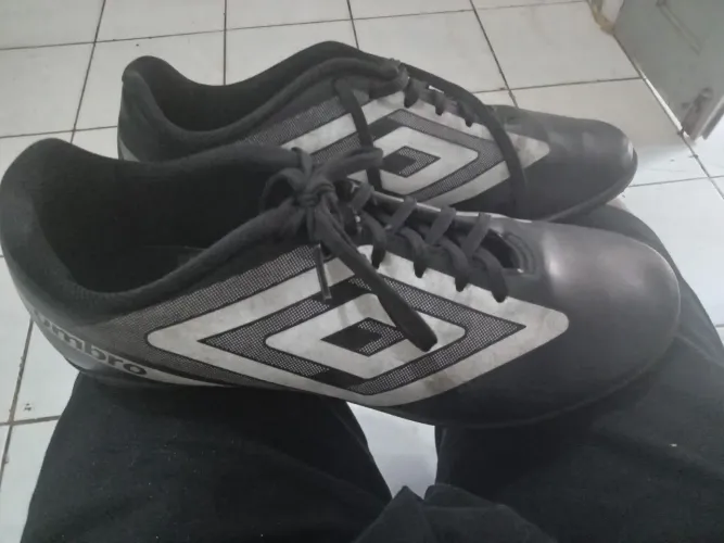 Umbro Society Semi-Novo