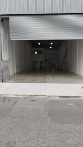 Galpão comercial 208m2 escritório 3 banheiros cozinha lavanderia