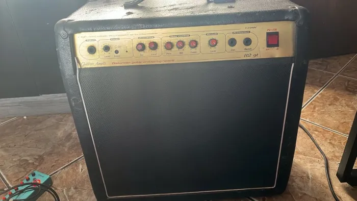 amplificador de guitarra Warm Music 112GT com 120W de potência