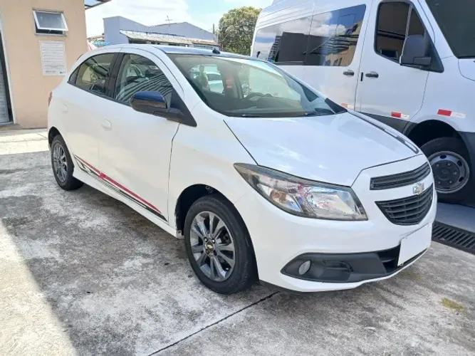 Chevrolet Onix Hatch Effect 1.4 8V Flex Power Mec. 4P 2015