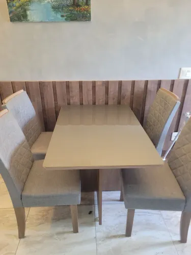 Mesa com 4 cadeiras