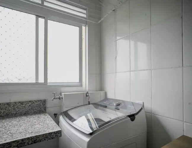 Apartamento 2 quartos c/ mobília e c/ vaga de garagem (anual)